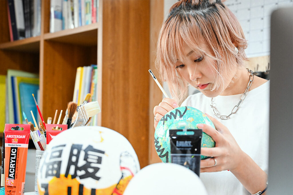 だるまの顔を書く代表